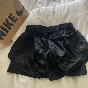 Nike Running 2 in 1 shorts Women’s Medium